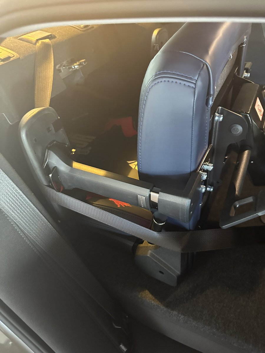 loganGlover126's tweet photo. Thanks for the chair! Definitely not easy to get in this car!

@Twistzz @TeamLiquidCS @GoBlacklyte https://t.co/VKGomNExvV