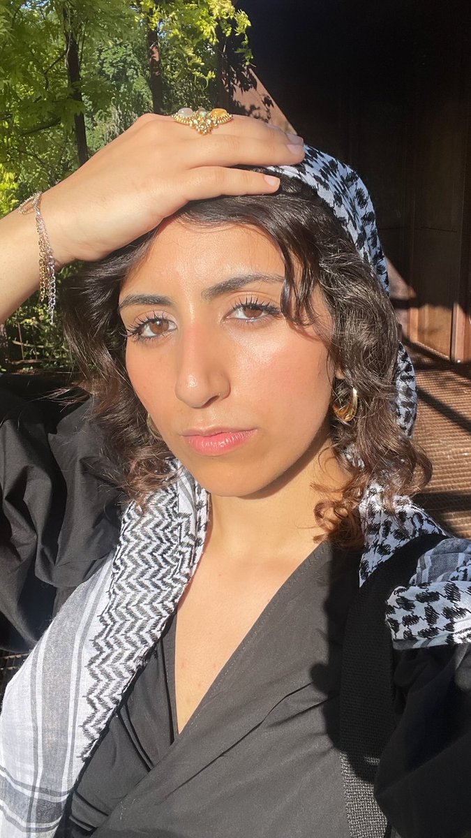 on a voulu exprimer notre soutien de façon artistique à travers un shoot auj 🇵🇸

avec l’incroyable @tiffsanscalques sur ig (📷👗)