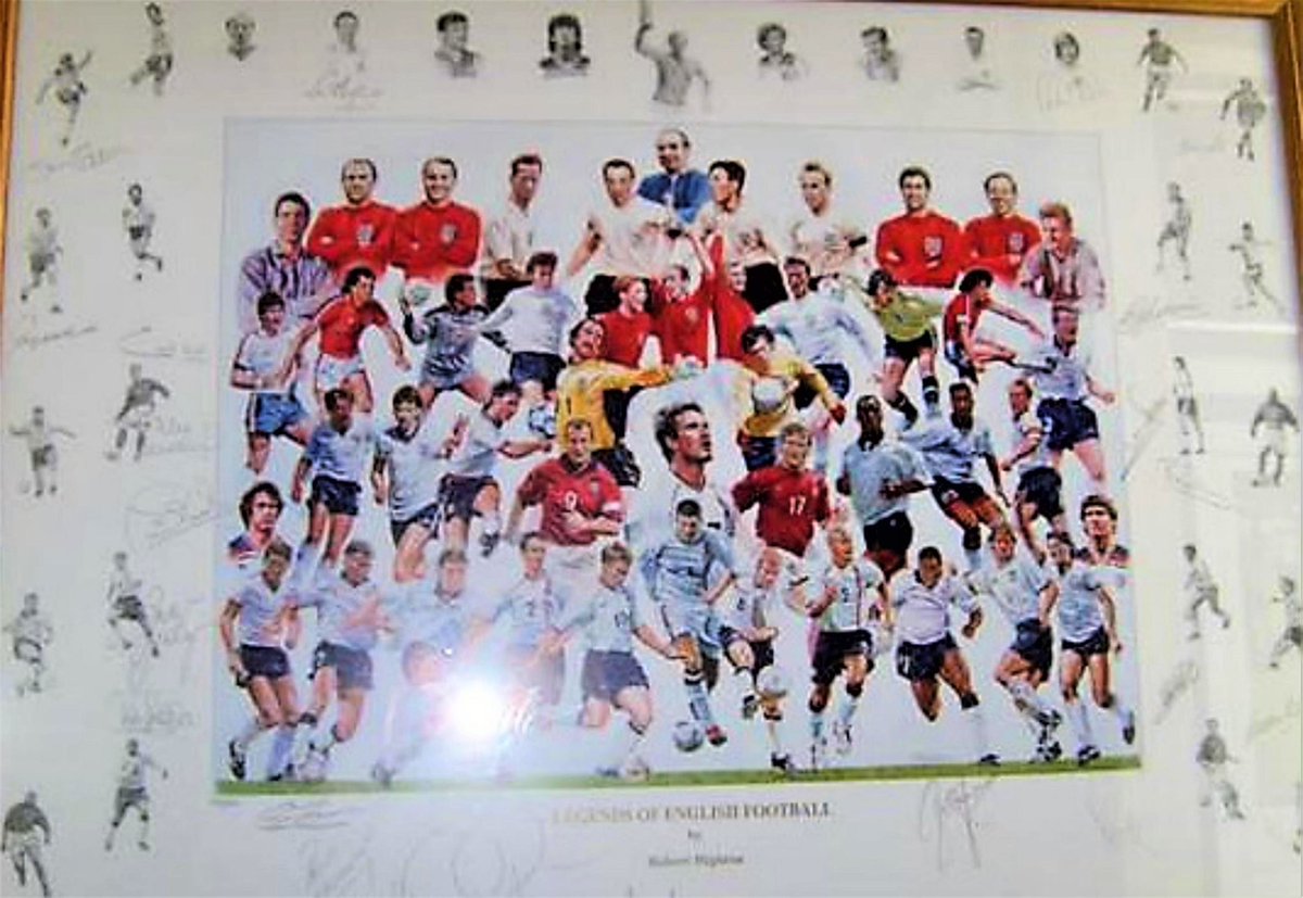 Authenticautogr's tweet photo. Legends of English Football Print, no frame, comes with COA.

Signed by so many famous footballers, such as

Geoff Hurst, 
Peter Beardsley, 
Steve Coppell, 
Alan Ball, 
Ray Wilkins, 
Kevin Keegan, 
Bryan Robson, 
Paul Scholes
Tom Finney
Gordon Banks and Paul Scholes. 
Plus More https://t.co/VUNYakFNrw