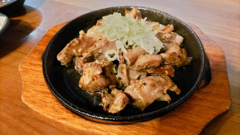 今週の Bar海’s ご予約状況です
6/23㈪  あと4席
6/24㈫　🈳
6/25㈬  あと4席
6/26㈭　🈳
6/27㈮　🈳
6/28㈯  あと6席
6/29㈰ 神宮⚾終了後〜21:30臨時🈺

昨日は神宮バックネット裏へ
からの実家すぐそばのオリの店へ
美味かったぜぇ👍

#Bar海’s #ばーしーず #swallows
#しゅーーーオジサン #増田珠