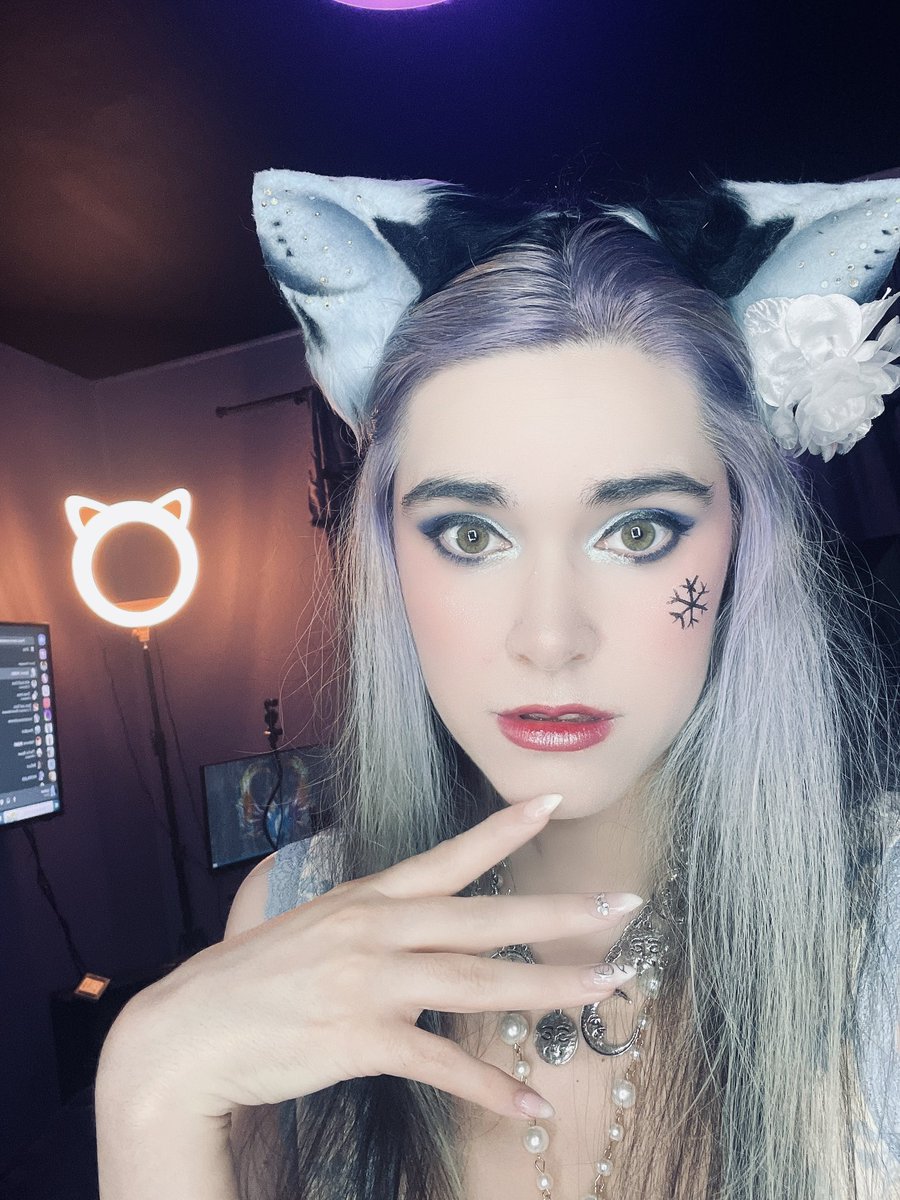 I had so much fun playing D&amp;D with <a href="/geminideviant/">Gemini</a> and the <a href="/CosplayDeviants/">Cosplay Deviants</a> members on Discord!