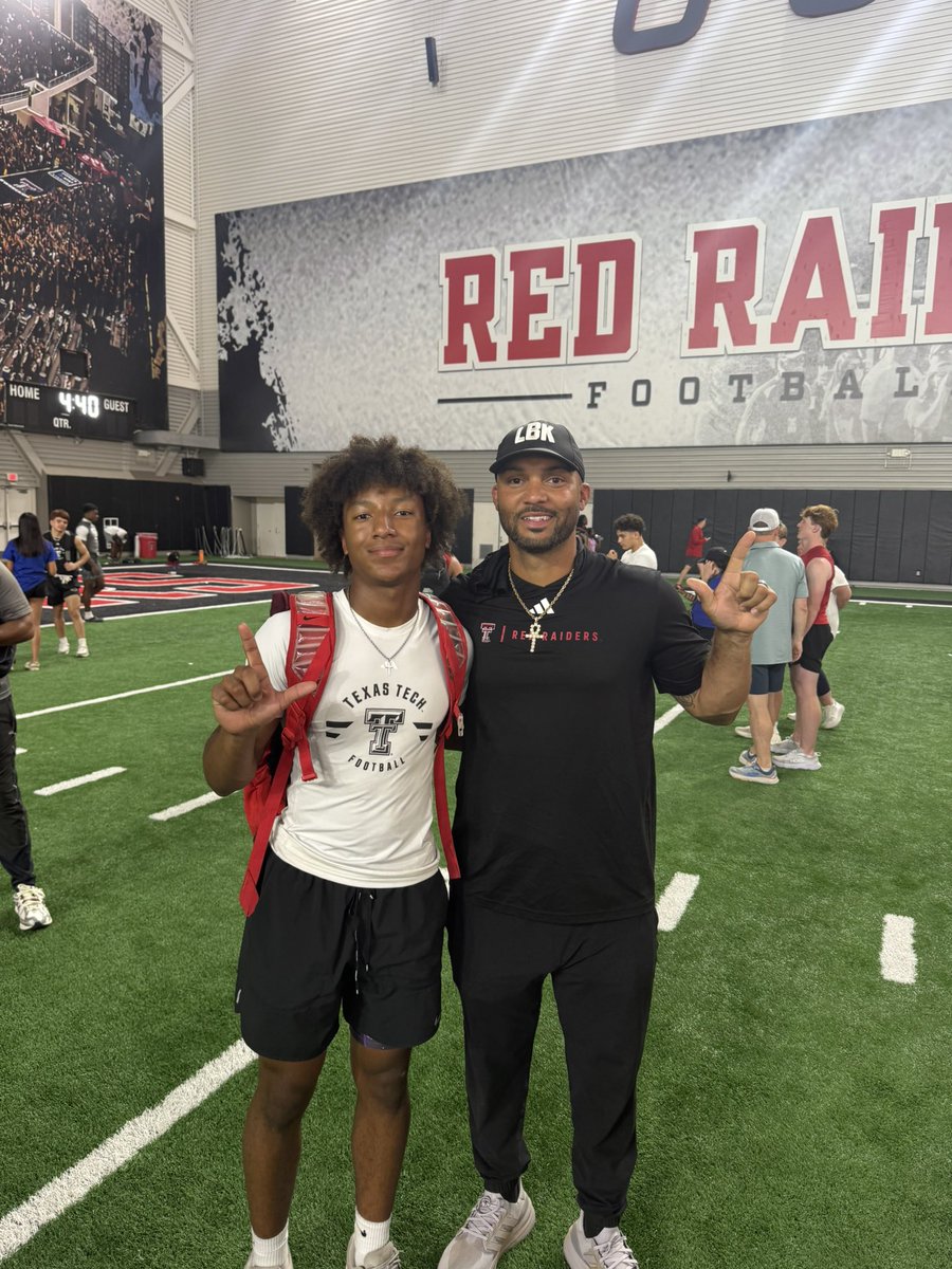 NoahClarkTx's tweet photo. After a great camp at Tech I was blessed to get a tour around campus and the facility by @COACHJUICE_.
Still more work to put in.

@806hsscmedia @dctf @RecruitLCP @247Sports @espn @247recruiting https://t.co/nKJ0vq4b1J