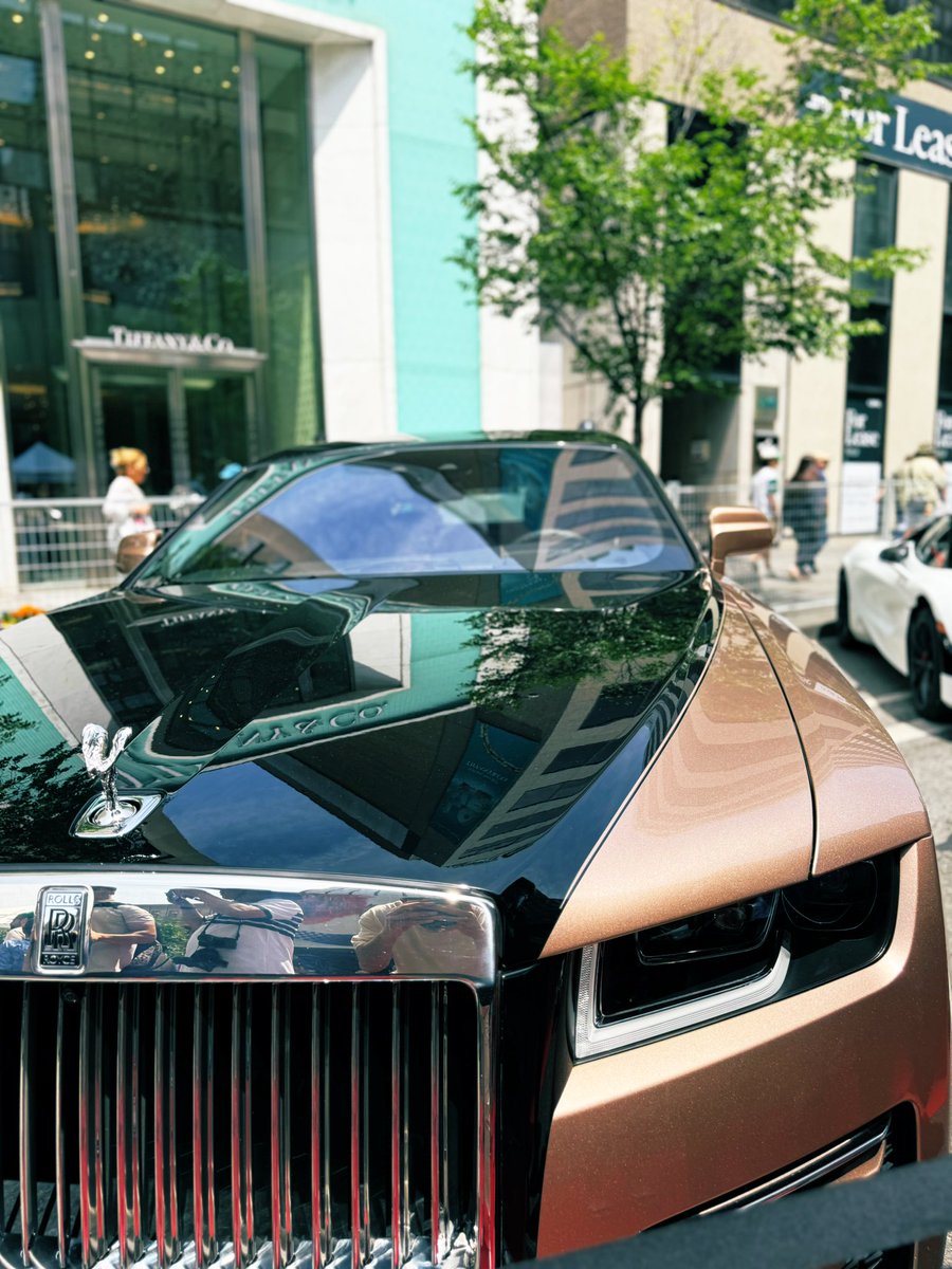 Street_Torque's tweet photo. ๐ Bay Street, Toronto
๐ When luxury meets legacy.
This isnโt just a Rolls-Royce โ itโs a statement.
Right in front of Tiffanyโs. Coincidence? I donโt think so.
#RollsRoyce | #LuxuryCars | #TorontoSpots | #StreetTorqueTO | #ExoticCars | #BayStreetVibes https://t.co/BjsfFvxI6j