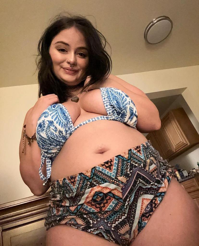 Hi everyone, I'm new here and a little bit bored and honey lol, if you're interested in having some fun with me feel free to message me directly 💋💋💋💕💕❤️❤️❤️or chat me on signal app my signal number +1 304-666-3406