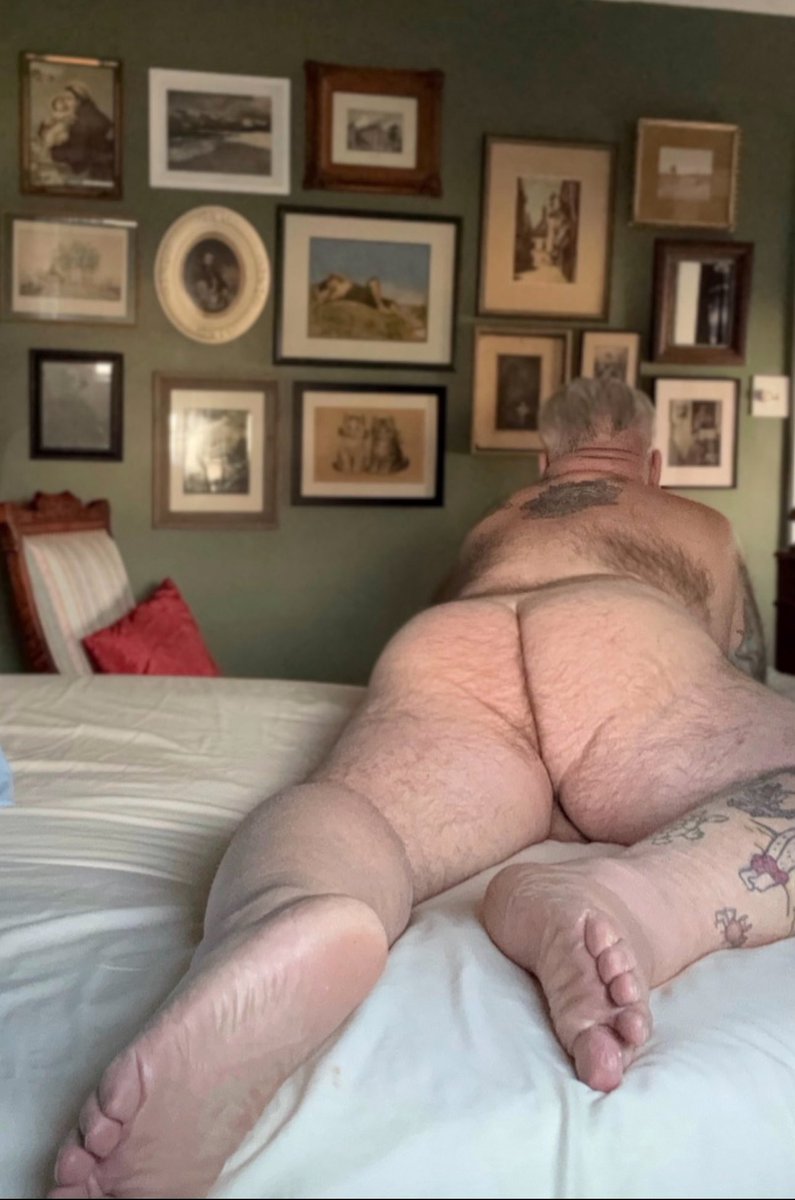 Start at my feet and work your way up! #rubmyfeet 

You like Big &amp; Thick? 
Subscribe to
onlyfans.com/biggnthicc
.
or
.
justfor.fans/biggnthicc