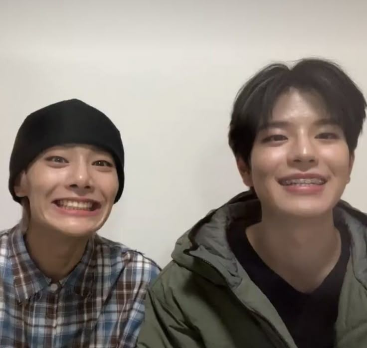Acervodeplots's tweet photo. a #jeongchan mini au | Comunicação difícil 🤔

Onde Christopher tenta entender a forma como seu filho adolescente fala, mas às vezes é muito difícil a comunicação entre as duas gerações

#skz #skzau #straykids #seungin #paiefilho #crackau

Baseado em um video que vi no Tiktok https://t.co/7l1hcfHDWJ