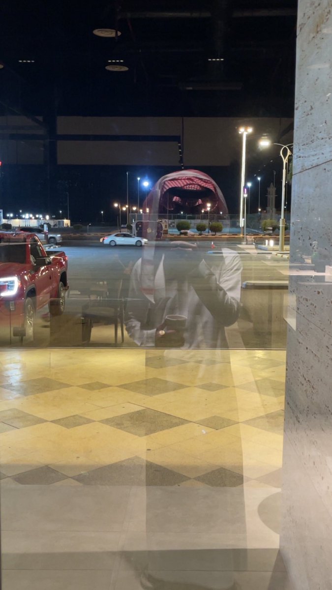 تكفي مراسلنا العجلات يا خليّ 
عن مخذ الأخبار ولا شوف الأزوالي

قلبي وقلبك توصلك وتوصلي
والله إنها أشد من موجات الإرسالي