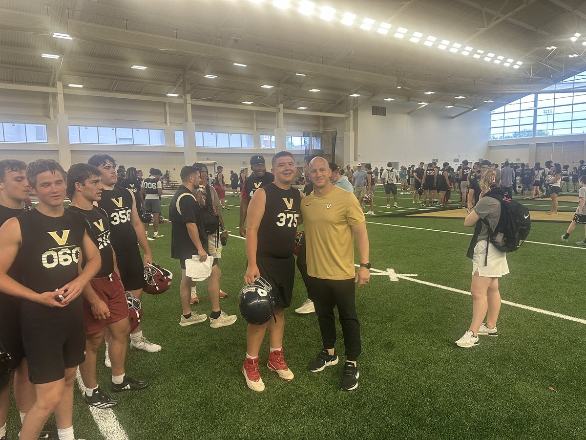 Aidencamp77's tweet photo. Super guy and great coach @Coach_Lea 

Chest out , Chin up , Eyes on me #vandy_respect #gamechanger 

Learned a lot. I will be back! https://t.co/sI0g2zJWWL