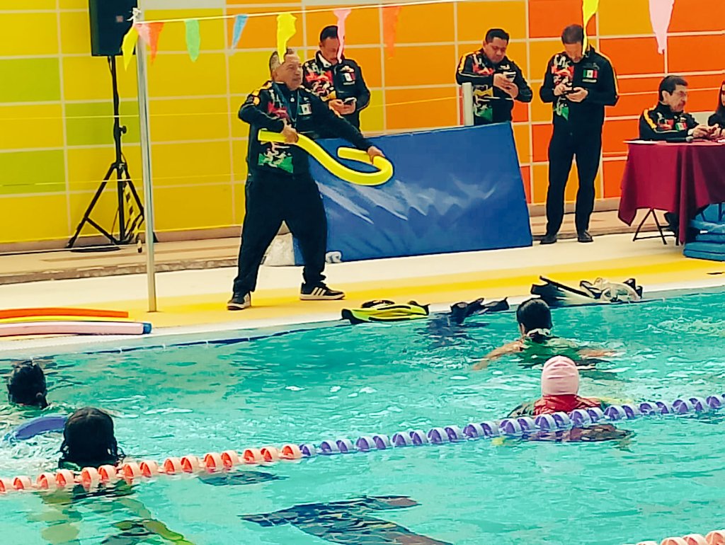 Martin01969019's tweet photo. Activamos el #SemáforoDeportivo con una Actividad de #RitmoAcuático 🏊🏼♀️🏊🏽🎼🎵🎶
En la Alberca Del Deportivo #Ceforma, @AlcaldiaTlalpan "Estrategia de Activación física y deporte" de la @FAHHdeporte...(1/2) https://t.co/SEMtySSaY0