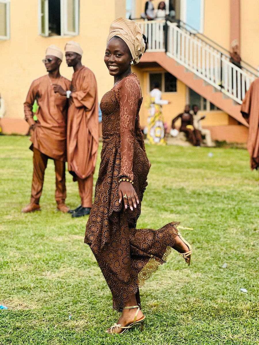 fiyin_ayinde's tweet image. Final year Thanksgiving!❤💫🎊
#OAUTwitter