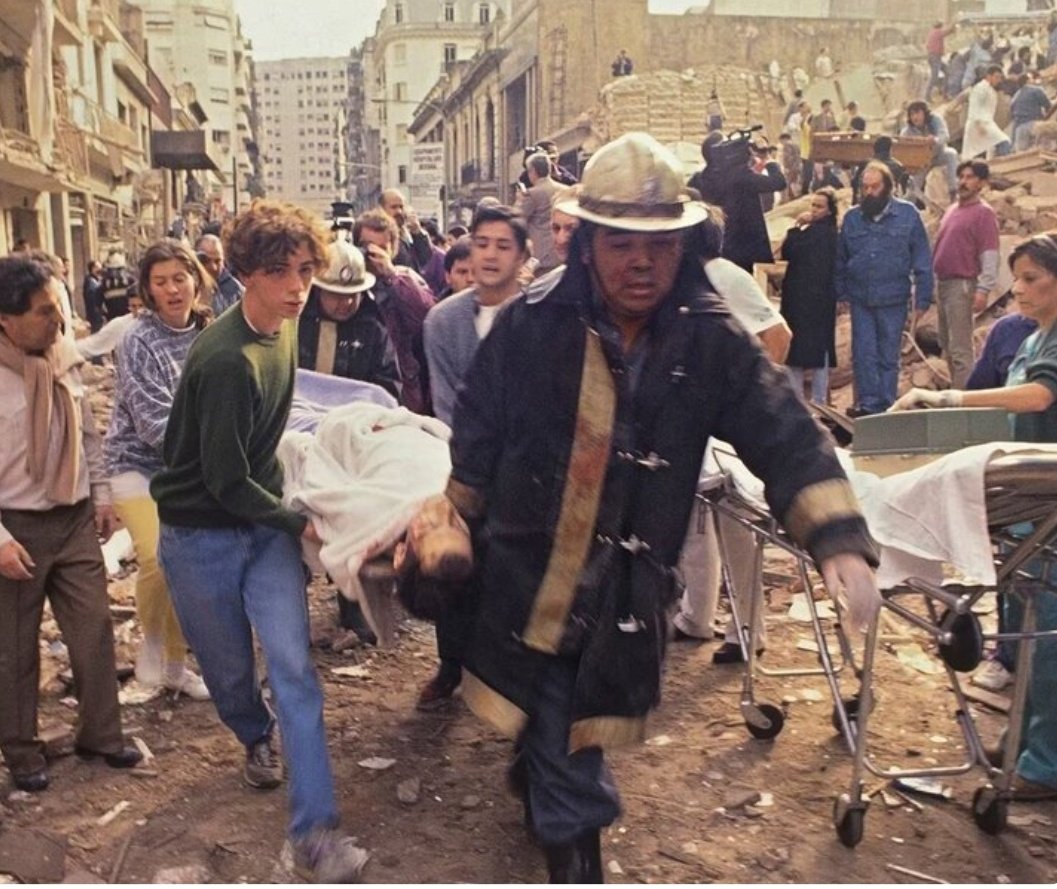 Alguien se olvida que detrás de la tragedia de la Amia estaba IRAN.
Alguien se olvida que detrás de multiples atentados terroristas está  IRAN.
Alguien se olvida que IRAN no quiere guerra con ISRAEL...quiere hacerla desaparecer