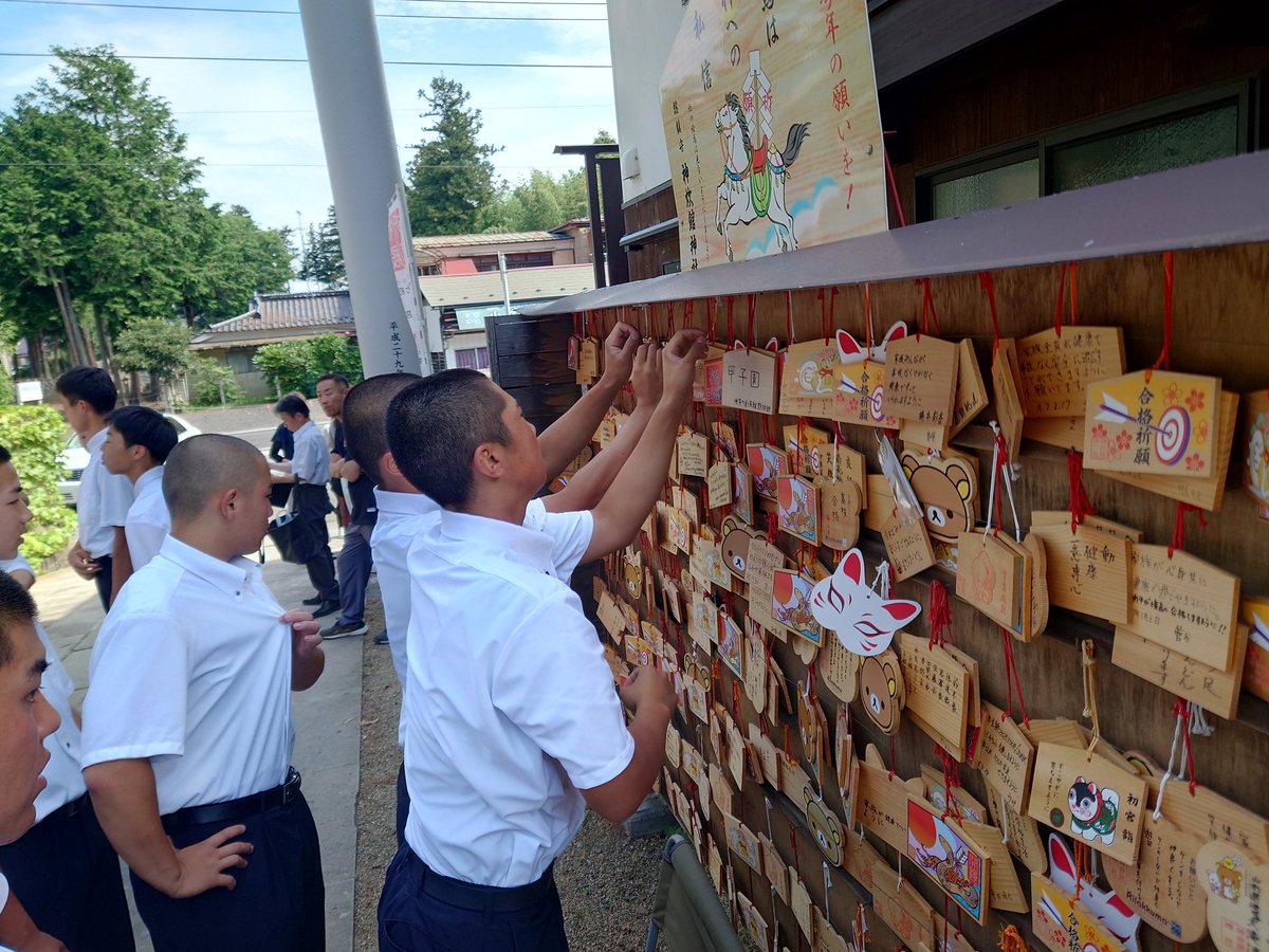 須賀川市の神炊館神社で必勝祈願&amp;安全祈願を行いました！夏の大会に向けてチーム一丸となって勝夢謝楽（がむしゃら）に前に進んでいきたいと思います！須賀川市長も激励に駆け付けてくださり、熱いエールをいただきました‼️須賀川から甲子園に出場することで地元の期待に応えられるように頑張ります⚾