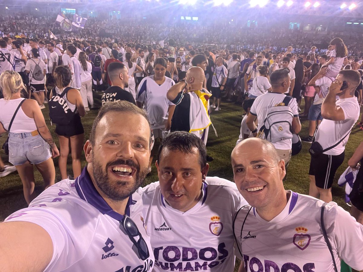 MontesCedi96073's tweet photo. Mil gracias por esta noche @RealJaenCF esto no tiene precio. https://t.co/F9wmy1s0Yg