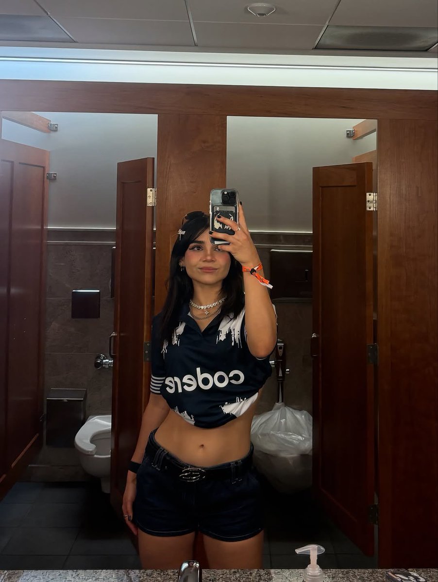 alanasource's tweet image. Alana 🖤