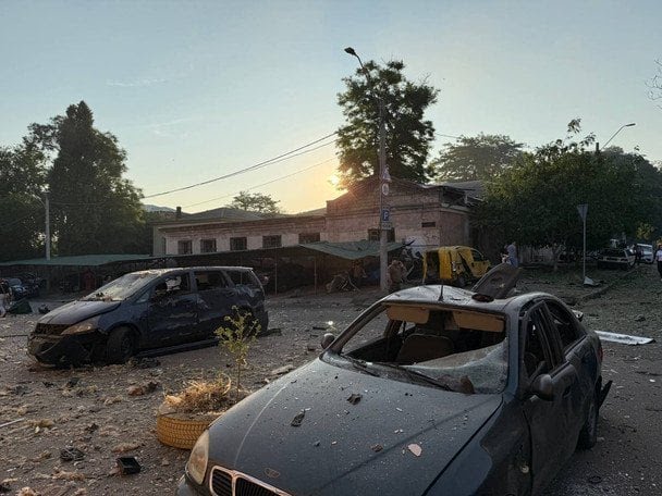 ♌🇬🇧🇺🇲. Russia strikes inclusive center in Odesa — at least 13 people injured

x.com/WirklichF/stat…

On Tuesday, June 17, the Russian army launched a missile attack on Odesa. The strike hit an inclusive center where children with developmental disabilities were being cared