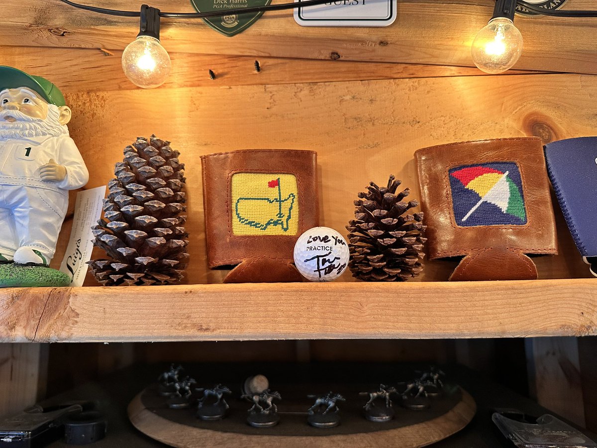 jbucklin's tweet photo. @TaylorTwellman “added your special memento to the collection”- Patrick #backyardBar #BucksBar https://t.co/bd5uc837Do