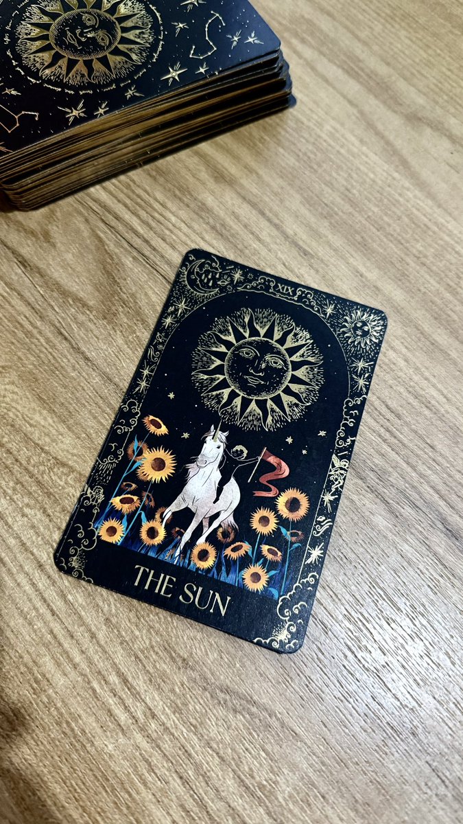 sagitário ♐︎
Esperança ! Prosperidade! A luz finalmente começa a entrar onde antes parecia tudo escuro. Essa semana te traz mais ânimo, clareza e  momentos de felicidade. Pode ser um reconhecimento, alguém pagando o que te deve, uma boa notícia ou só aquela sensação gostosa de