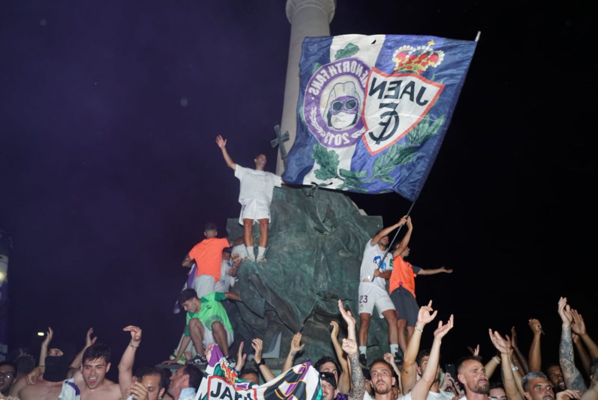GALERÍA DE FOTOS (II). Así ha sido el ascenso del Real Jaén C.F. Una galería de Ramón Guirado. Pincha en el enlace para ver el resto de instantáneas. extrajaen.com/deportes/asi-h…