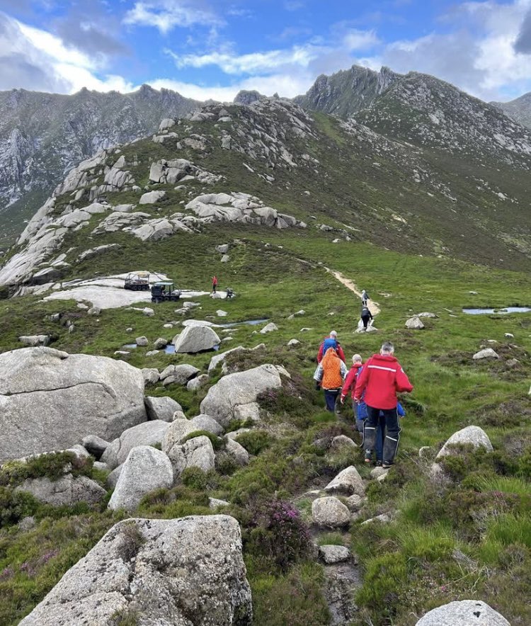 arranMRT's tweet image. ❌ CALLOUT ❌ 22/06/25
To assist a group in difficulty in the Saddle area, including one who had sustained an ankle injury.
All four were transported safely down in the team's Argo Cats.
#Volunteers #ScottishMR #Arran #IsleOfArran
#StJohnScotland #PoliceScotland.