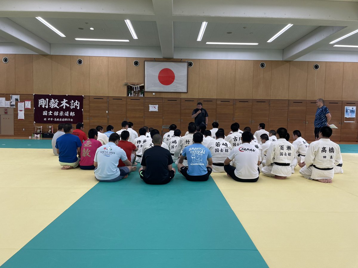 eJudo's tweet photo. 「高校生のメシを考える」新企画を始めます。本日は国士舘高校柔道部の「寮メシ」を探るべく３食お供させていただきます。編集部古田・小林も食べます！
まず6時から朝練見せてみらい、朝ごはん。
百瀬監督がいちばん食べる。丼４杯半！ https://t.co/UnZoE1jvyW