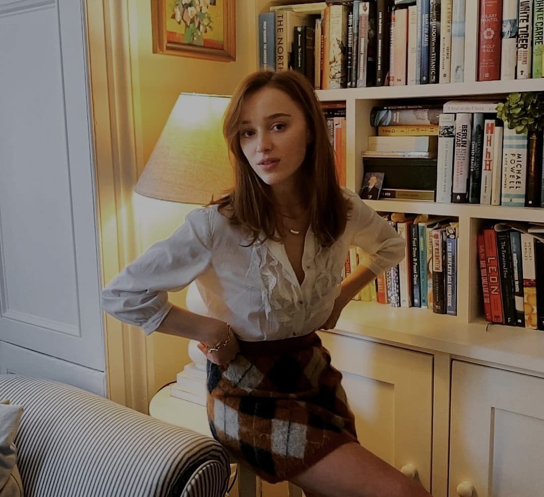 ⠀

              #𝐶𝑜𝑙𝑖𝑛𝑠𝟹𝟢𝑡𝘩.   📖🤍

⠀