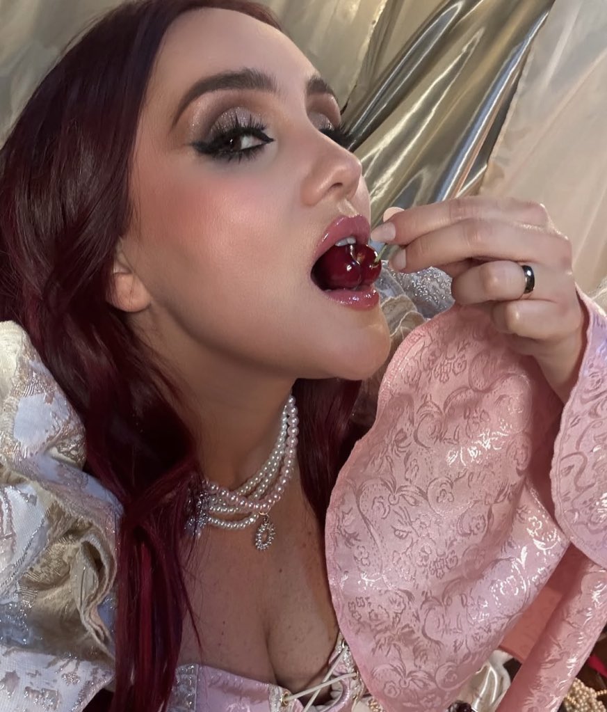 updatedulce's tweet photo. É A MAIS GOSTOSA! 🥵

Dulce Maria via Instagram. https://t.co/WhiIS27chP