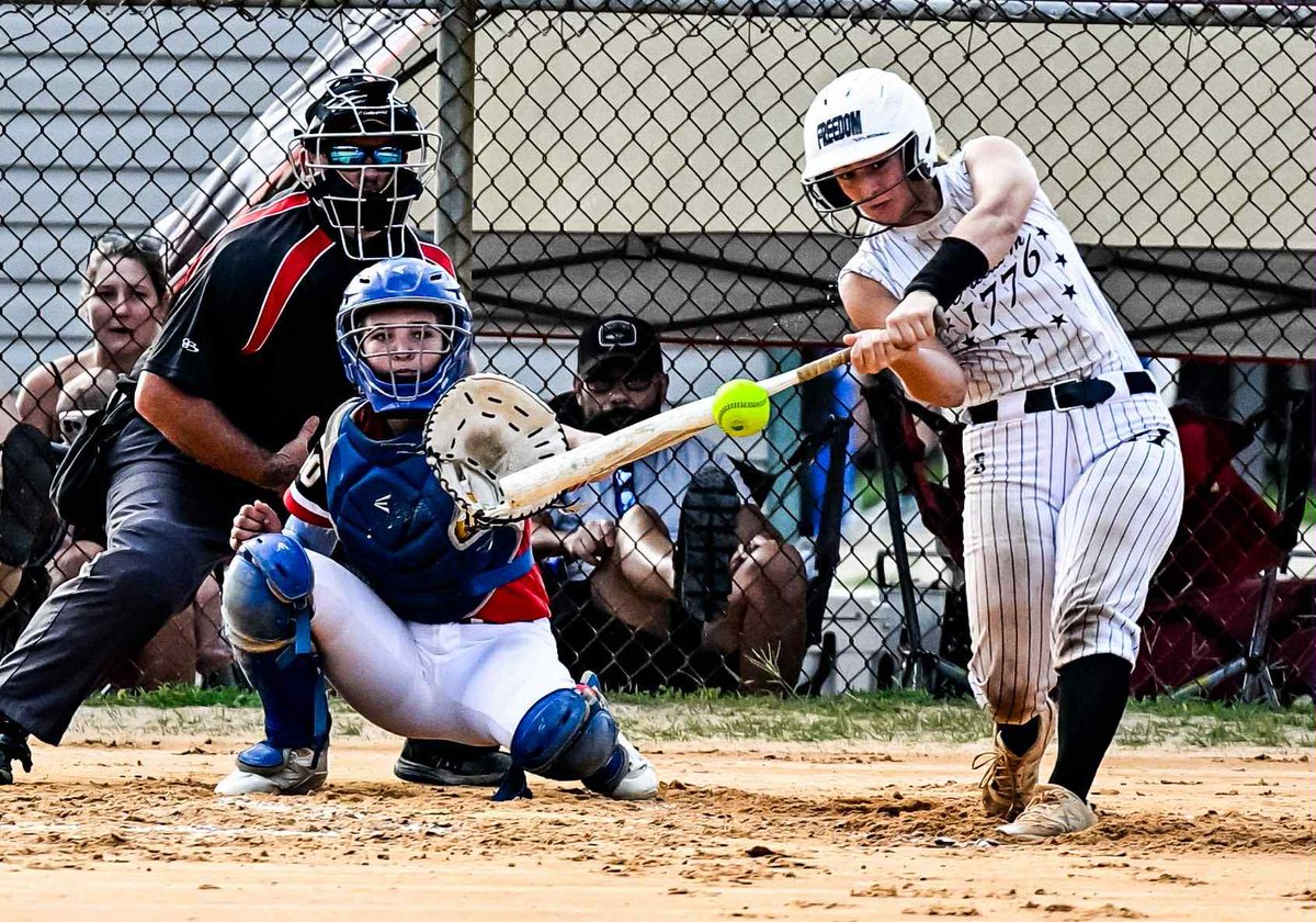 FREEDOMSBFL's tweet photo. Rae off of FREEDOM(2010) #Flexup πͺπ»! #Freedom #softball @freedomsbfl @Raelynne904 β€οΈπΊπΈπ₯ https://t.co/3VGHWAAiAX