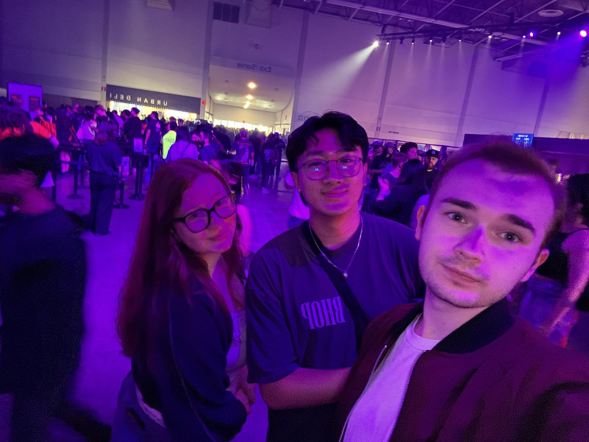 Ethandl4's tweet image. I just wanna say this week has really brought the life back into me and that spark I felt was missing with content and valorant. I loved meeting everyone irl and had such an amazing time here in Toronto! I’ll see you in New York 🤫
After that being said goodbye #MastersToronto