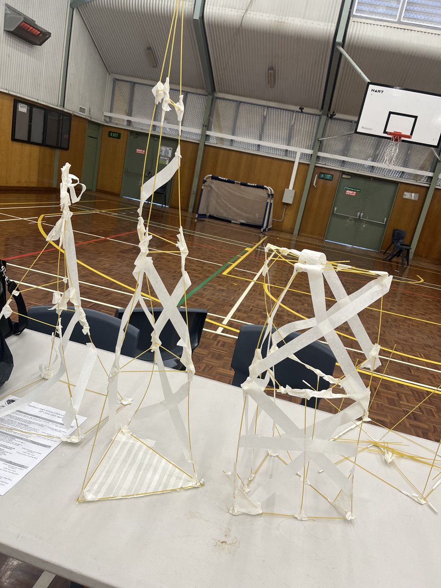 HighIngleburn's tweet image. Last Friday, more than 90 students from our local feeder primary schools—Ingleburn, Sackville Street Public School, and Bardia Public School—visited us to take part in the 2025 Primary STEM Challenge Day.
Students participated in a range of activities throughout the day ranging…
