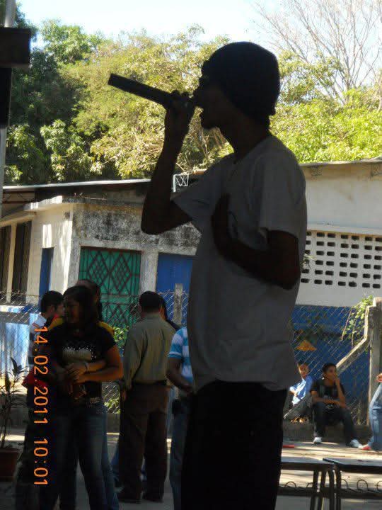 raplosofico's tweet photo. Año 2011, mi primera vez sobre un escenario. https://t.co/TnC3LBuLKS