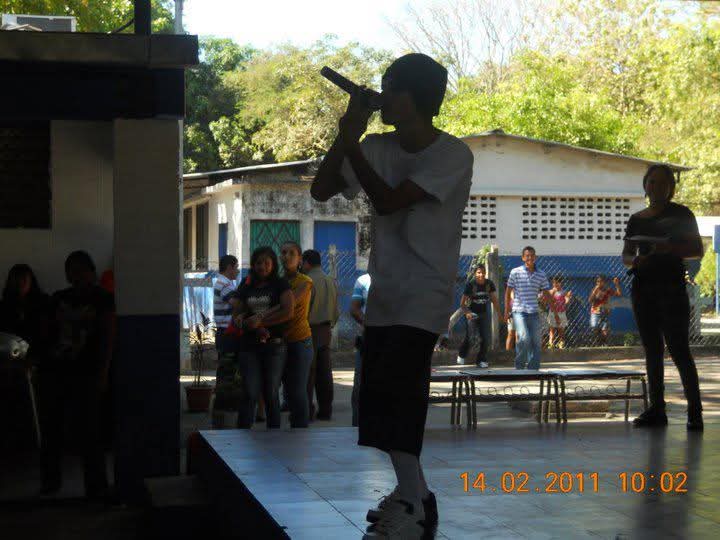 raplosofico's tweet photo. Año 2011, mi primera vez sobre un escenario. https://t.co/TnC3LBuLKS