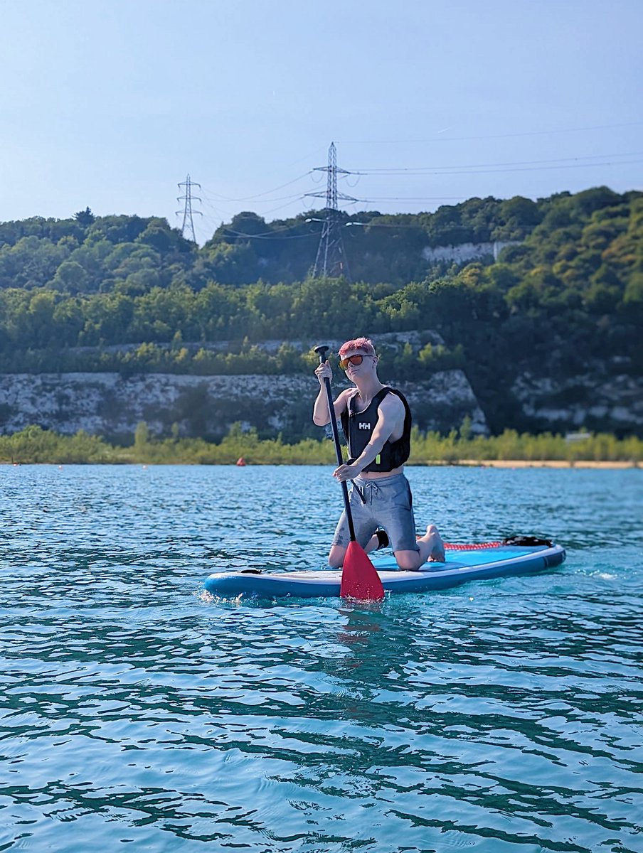 Took a break from paddle boarding to serve💁🏼‍♀️