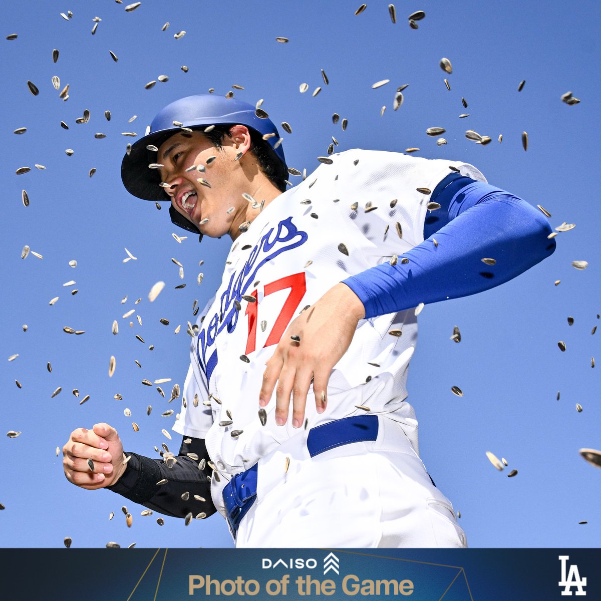 Dodgers's tweet photo. Today’s Photo of the Game presented by Daiso. https://t.co/RHsYHCBRtf