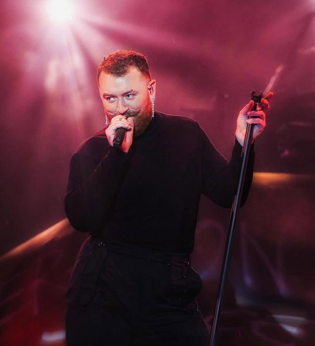 Sam Smith’s streamed albums on June 21st (Spotify)

1. In The Lonely Hour - (3,363,734)
2. Love Goes - (1,302,618)
3. The Thrill Of It All - (721,979)
4. Gloria - (549,002)

Total: 5,937,333