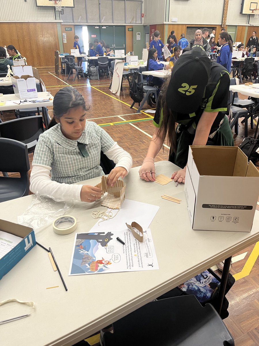 HighIngleburn's tweet image. Last Friday, more than 90 students from our local feeder primary schools—Ingleburn, Sackville Street Public School, and Bardia Public School—visited us to take part in the 2025 Primary STEM Challenge Day.
Students participated in a range of activities throughout the day ranging…