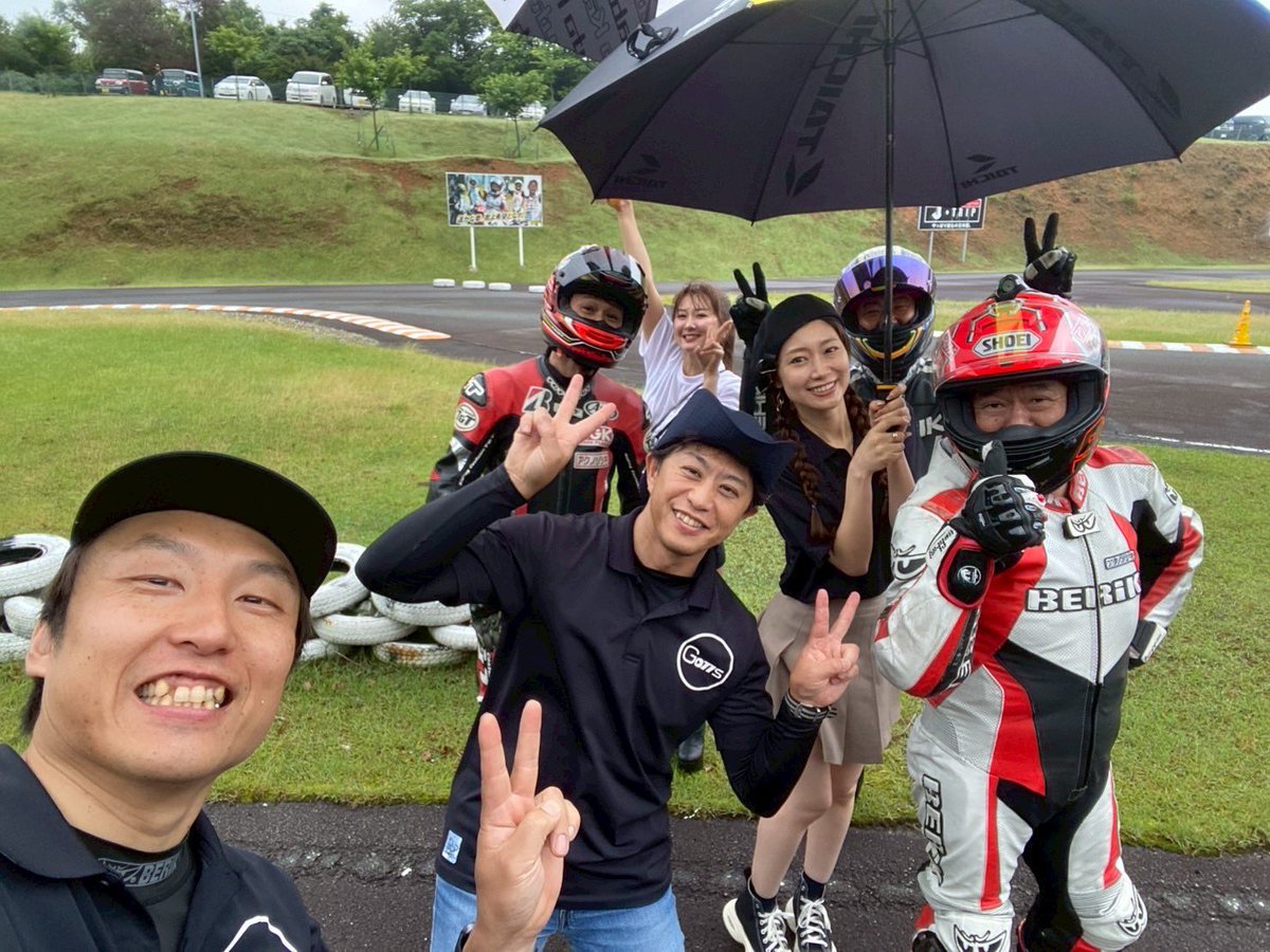 stringer_3106's tweet photo. IN 🤳& OUT📱
#ルーツ働くバイク8耐
#go77s
2枚目 photo by @sakubo_221 https://t.co/VkFQ6E9zqK