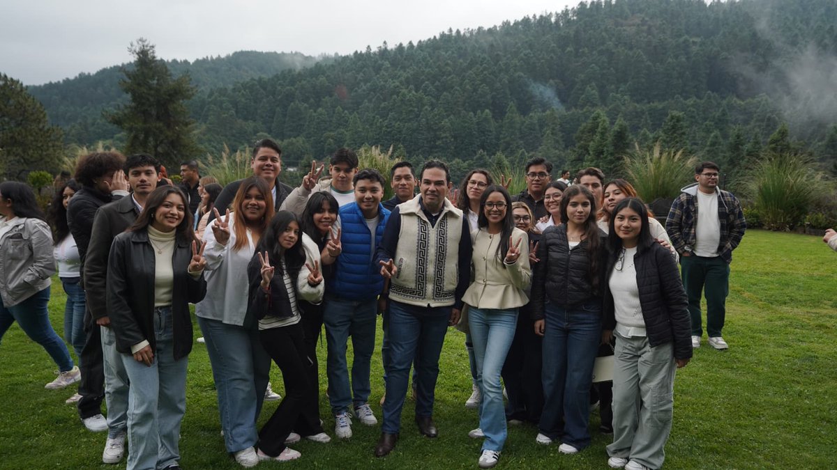Desde 2016, Huixquilucan ha mejorado con políticas públicas a favor de los más necesitados, lo que ha elevado su calidad de vida y lo posiciona como el municipio mejor calificado del país, afirmó Enrique Vargas del Villar.
Dale click 📲
asisucede.com.mx/un-gran-orgull…