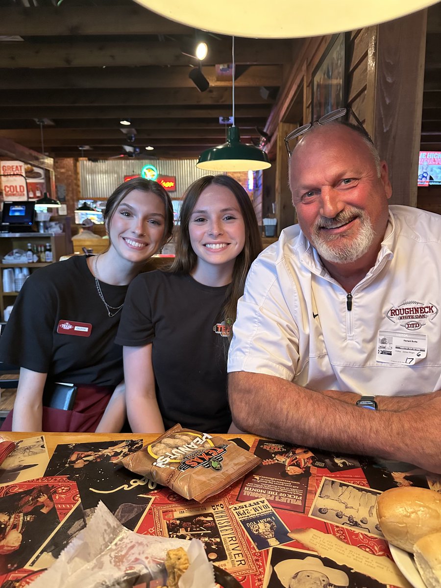 Well,I keep running into X’s. Great to see these 2 Alyssa and Olivia. Awesome young ladies.