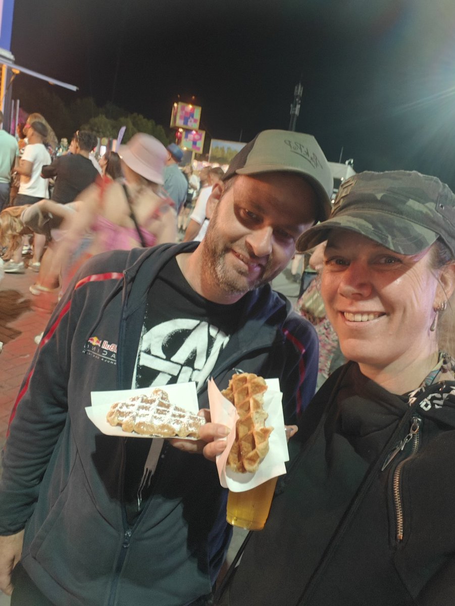 Spreek je boodschap in en sluit af met een #wafel #pinkpopfestival #overleefs met <a href="/MartinK_38/">Martin</a>