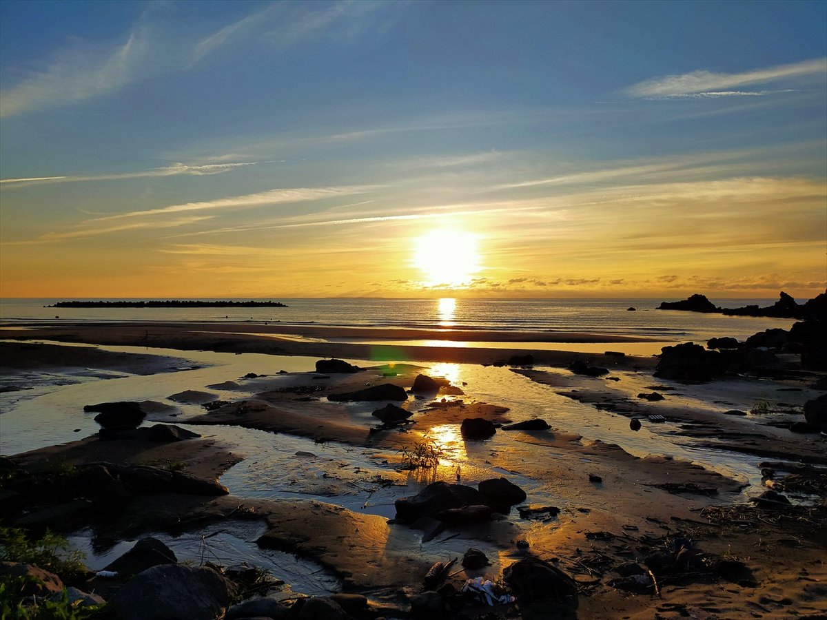 ferrishyn39's tweet image. 夏の東北 秋田県にかほ市象潟町 夕暮れの小砂川海水浴場
blog.livedoor.jp/denenlifemind/…
#旅行好きな人と繋がりたい #キリトリセカイ #写真で伝える私の世界