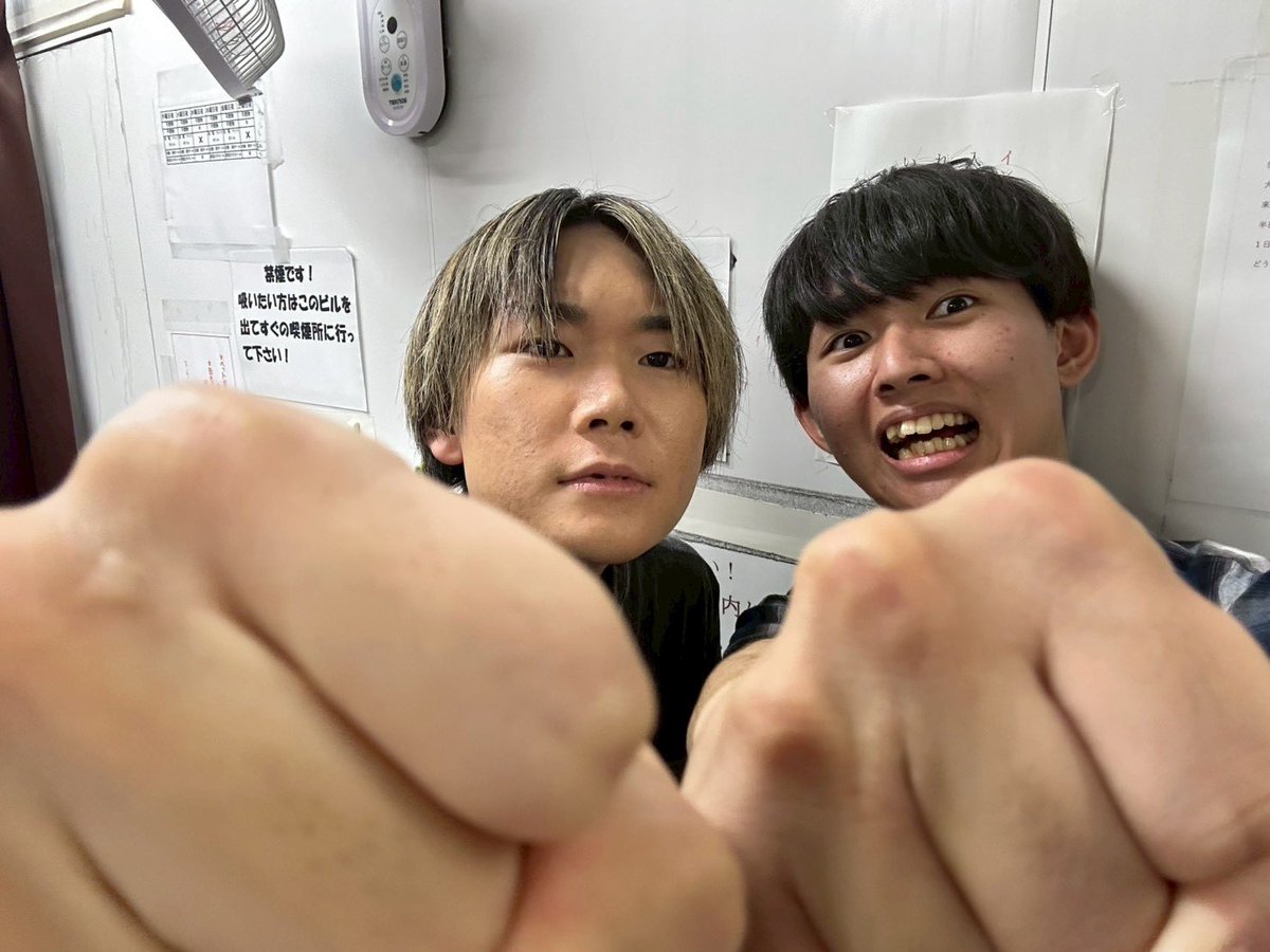 stripgun9's tweet photo. 🐎 【演者紹介】 🐎 
①カワタバミ
②川田、方波見
③遠近法じゃないです https://t.co/9Bwn6H8pZc