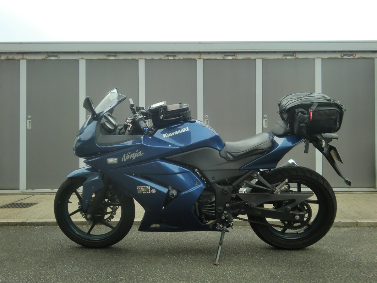 weekdaybike's tweet photo. ✅タンクバッグって便利なの？タナックス製の3種のタンクバッグを実際に使って紹介！

実際に愛用中のタナックス製のタンクバッグを3点、比較しながら紹介！

・マグネット式
・吸盤式
・大きさはどれくらいがベスト？

▽詳しくは平日バイクをチェック！
https://t.co/0X7SIA147q https://t.co/VxEwbXstxv