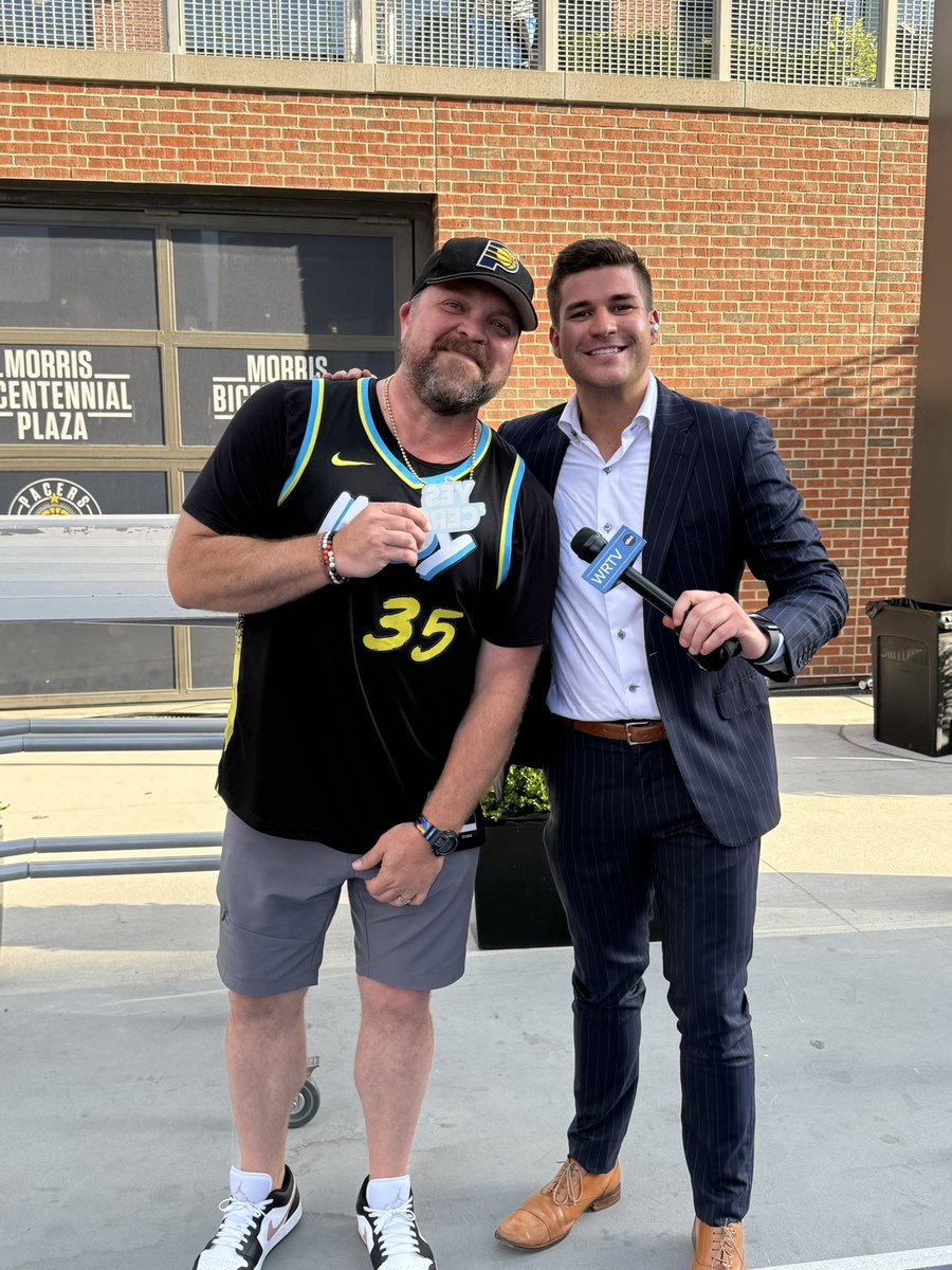grifgonzo's tweet image. Hanging with @thedrewpowell pregame on @wrtv
Has to be a good omen for @Pacers, right?
#NBAFinals