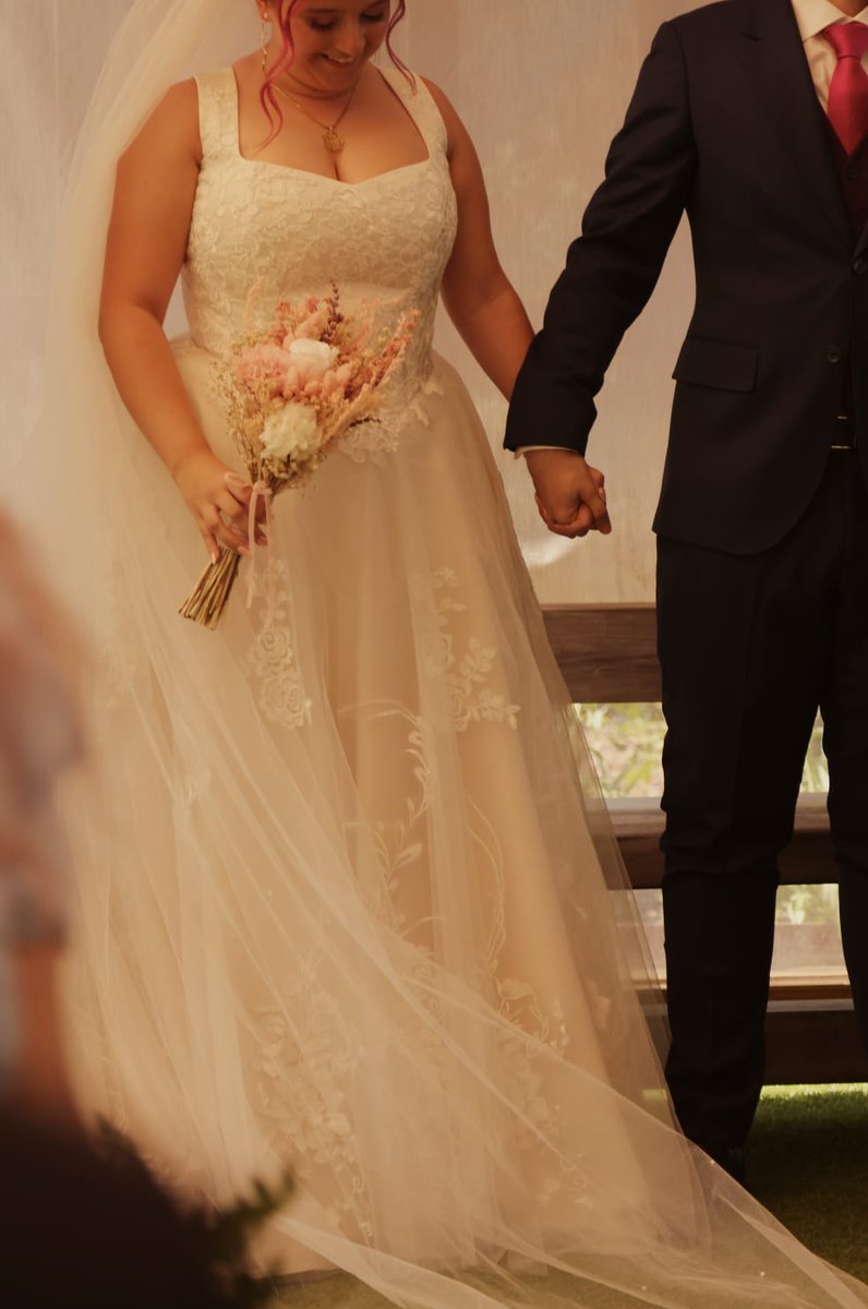 ArcadiaAK's tweet photo. It's been a true honor to make this dress for my friends wedding !!! Elia and Sergio, I wish you both all the happiness in the world 💜

📷: Jaime Prada https://t.co/VMLX9HfEVz