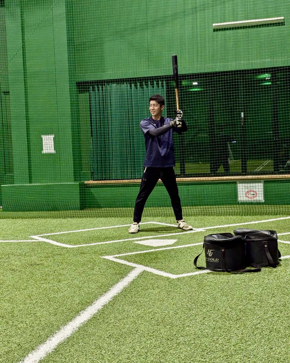 awjs_baseball's tweet photo. 〜練習風景〜

日々の連絡風景をお届けします。

淡路佐野運動公園室内練習場は、54m×54mの大きさ。
十分な練習が行えます！
6レーンのブルペンやトレーニング室も完備。

📍詳細
https://t.co/KAxw1Inp5k

#独立リーグ
#淡路島ウォリアーズ https://t.co/UemvPos6Jx