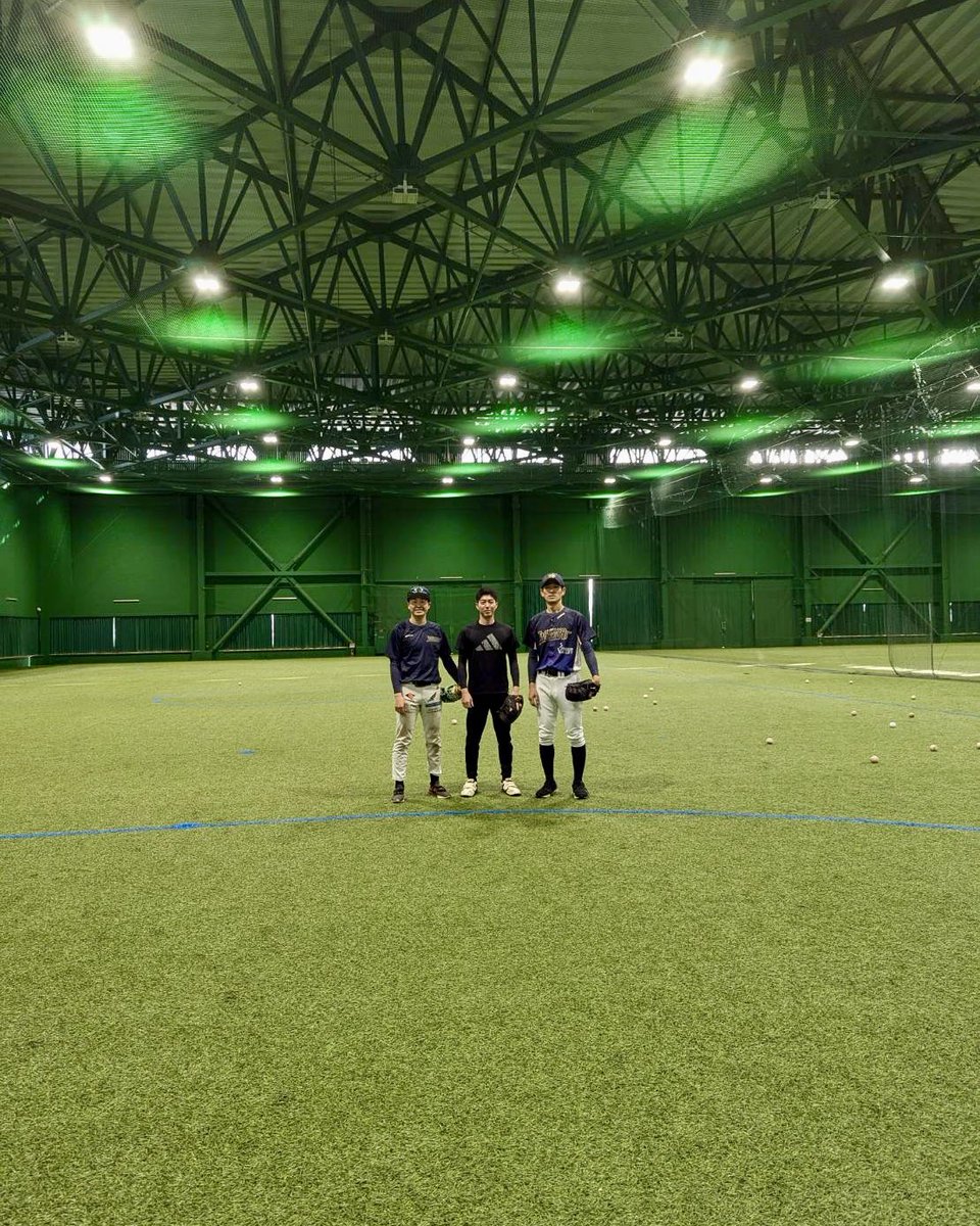 awjs_baseball's tweet photo. 〜練習風景〜

日々の連絡風景をお届けします。

淡路佐野運動公園室内練習場は、54m×54mの大きさ。
十分な練習が行えます！
6レーンのブルペンやトレーニング室も完備。

📍詳細
https://t.co/KAxw1Inp5k

#独立リーグ
#淡路島ウォリアーズ https://t.co/UemvPos6Jx