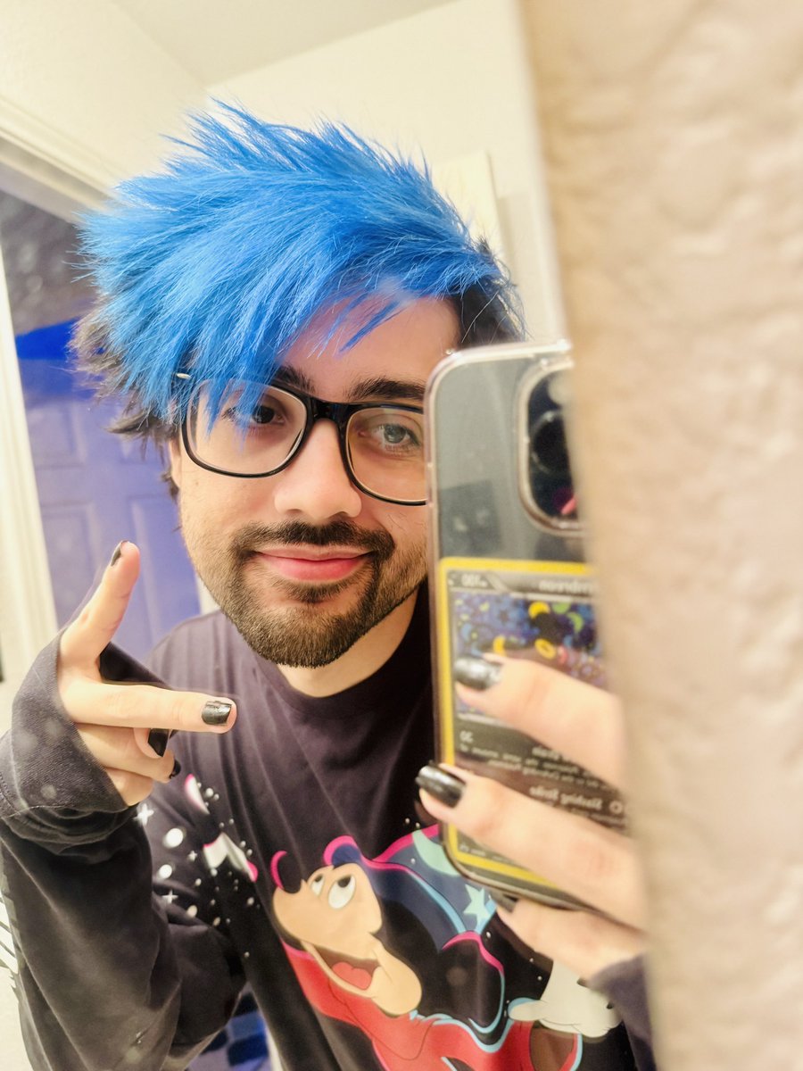 alecandstuffff's tweet image. Hi little people in my phone!!!
The world is scary but I hope you’re having a good weekend!! 😁