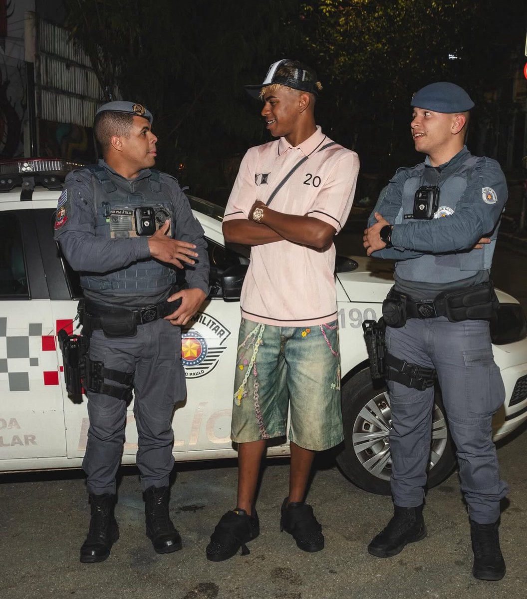 BarcaUniversal's tweet photo. Lamine Yamal with the Brazilian police. https://t.co/MuYEDwIq0r