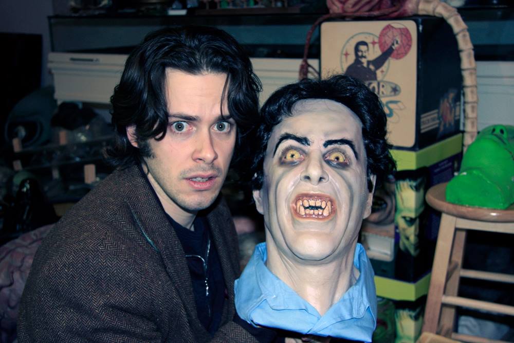 TomSpinaDesigns's tweet photo. Here's a Wayback Werewolf Wednesday pic for ya... filmmaker Edgar Wright with a Tom Spina-made latex bust of David from American Werewolf In London. Circa 2012 at Bob Burns' house.
#TomSpinaDesigns #Werewolf #EdgarWright #monster #AWIL @edgarwright https://t.co/RairqZ6CpH