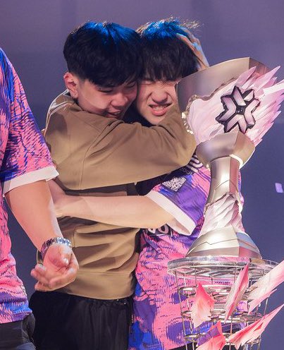 nutchaaxx's tweet photo. รอนอย่าแกล้งน้อง https://t.co/jU3EnbtZae